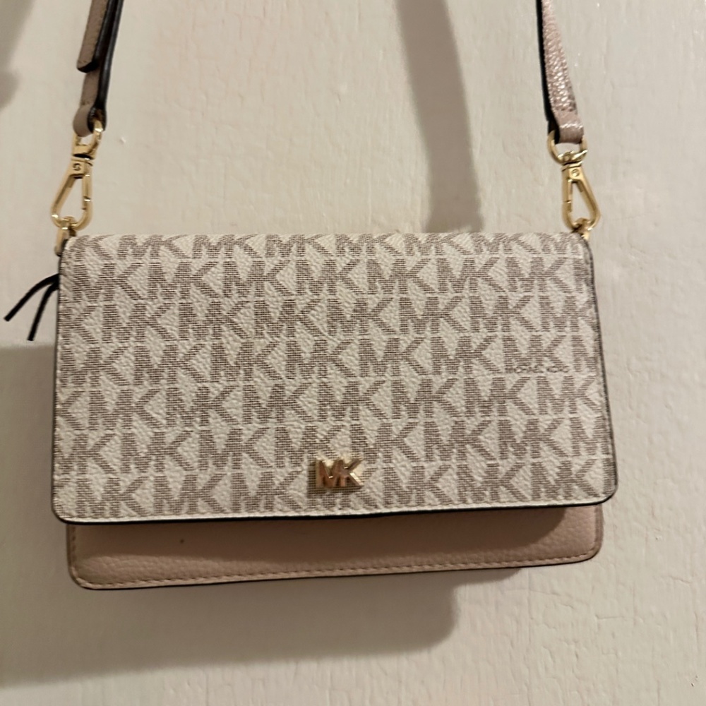 Michael Kors Small Cross body Wallet and Phone Carrier Vanilla